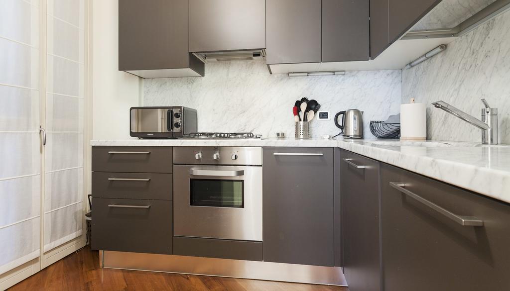 Italianway-Brisa Apartment Milan Bagian luar foto