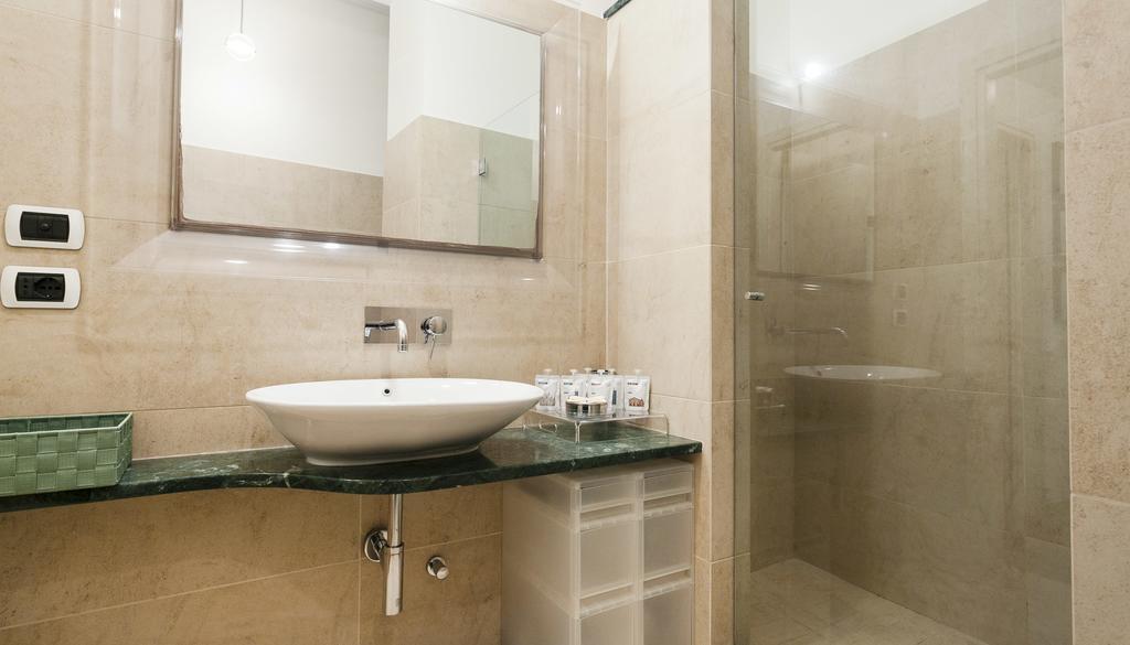 Italianway-Brisa Apartment Milan Bagian luar foto