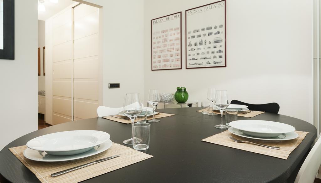 Italianway-Brisa Apartment Milan Bagian luar foto